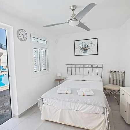 Familienvilla In Mit Spektakulaerer Aussicht * Paralimni